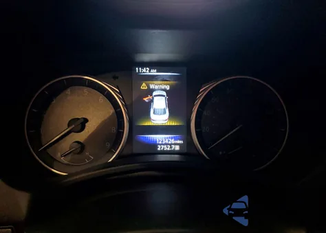 2015 Infiniti Q50 Base z USA, uszkodzony, nr VIN JN1BV7ARXFM419770